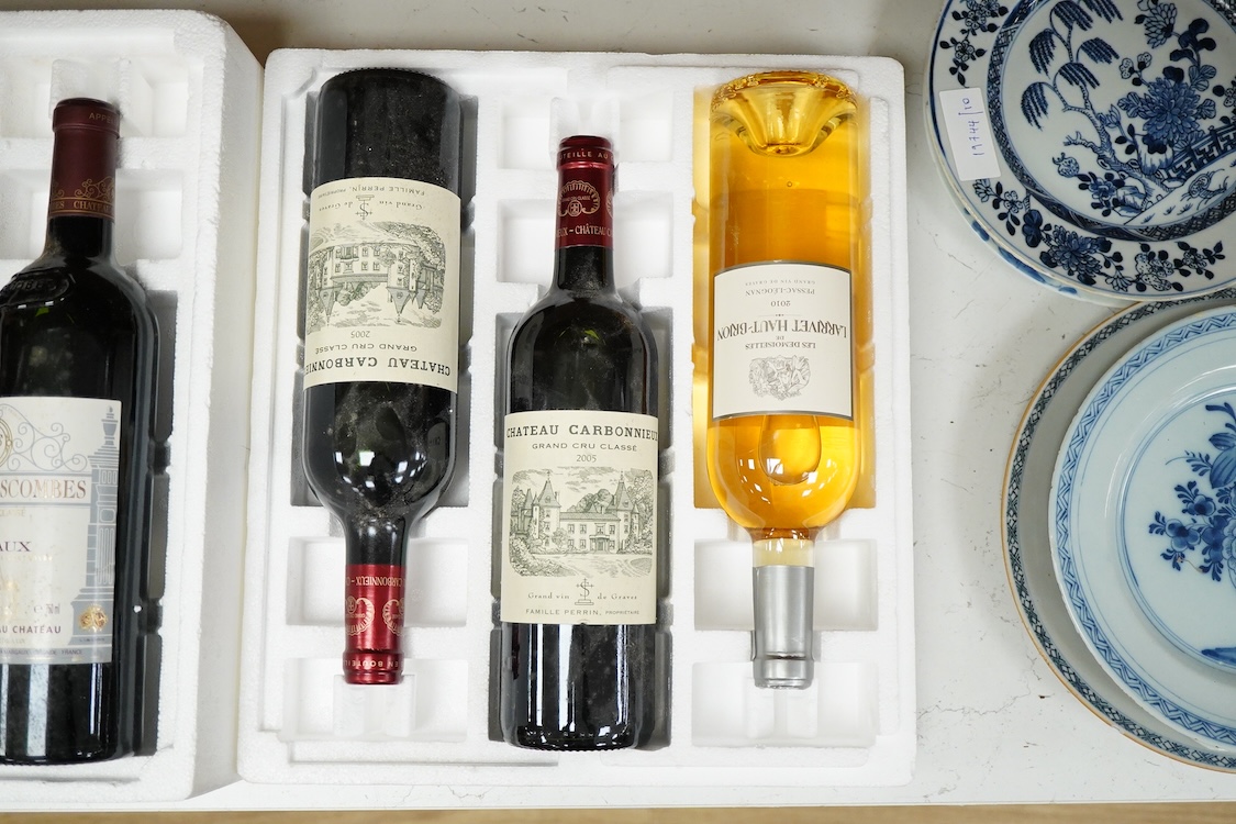 Six bottles of mixed wines, including a bottle of Margaux, Chateau-Lascombes grand cru 2000, a bottle of Larrivet Haut Brion, 2010, two bottles of Chateau Carbonnieux grand cru 2005, a bottle Chateau Grand- Pontet grand